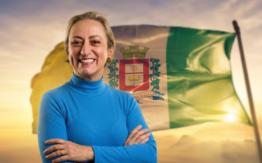 Miriam Melchiori com a bandeira de Ferraz de Vasconcelos
